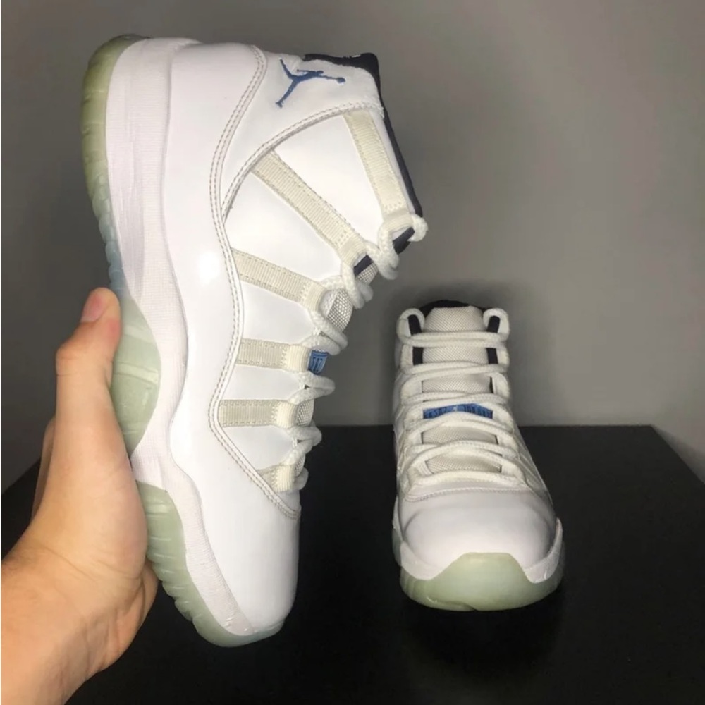 Jordan 11 Legend Blue Size 8.5
